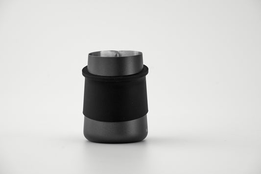 Subminimal FlowTip Jug – Black Handleless