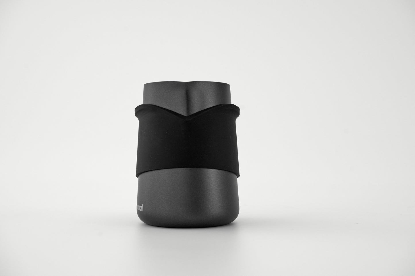 Subminimal FlowTip Jug – Black Handleless